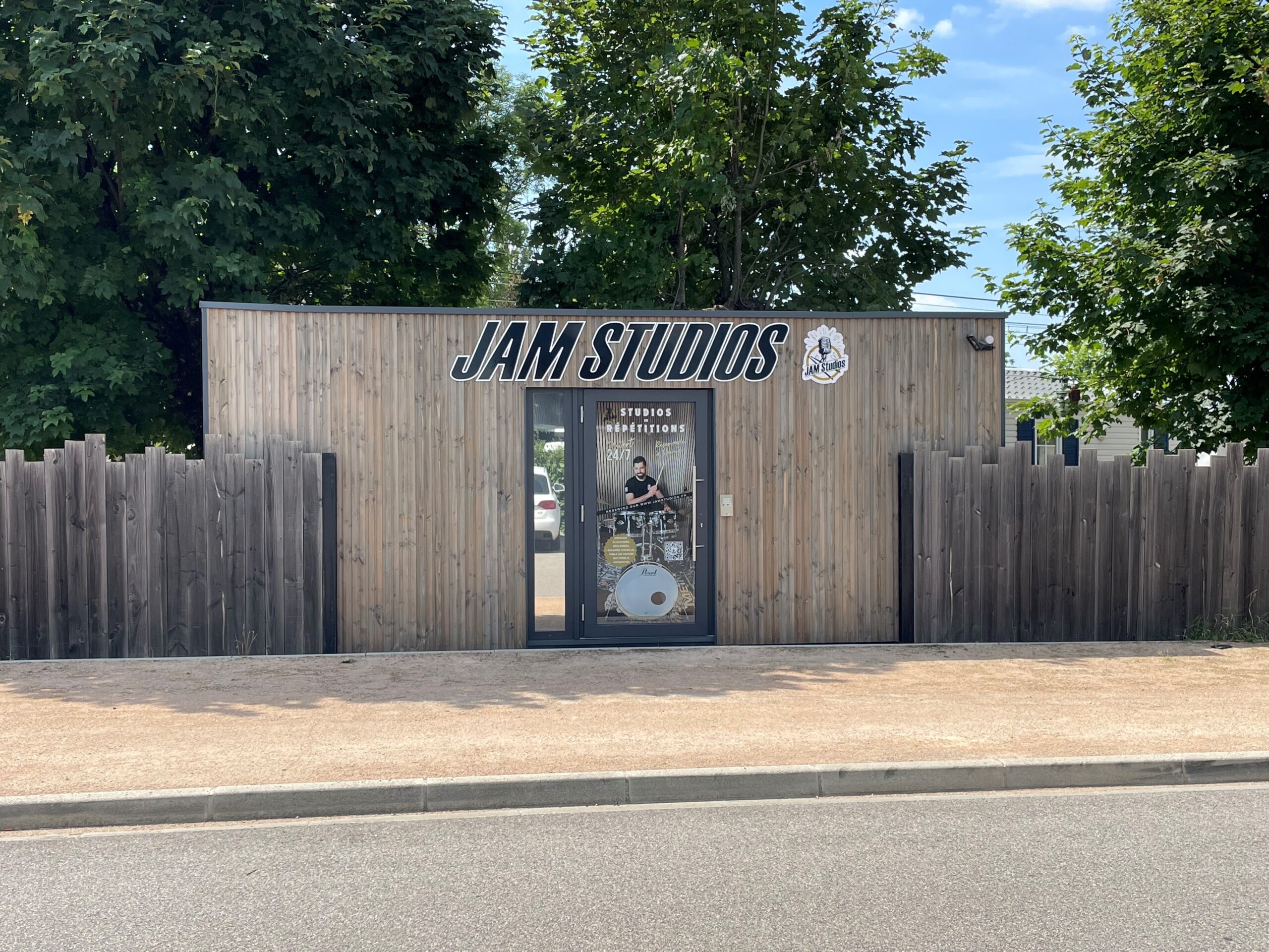 Photo de l'implantation du studio de répétition "JAM Studios" implanté au Rue des frères Salvez 01500 Ambérieu en Bugey